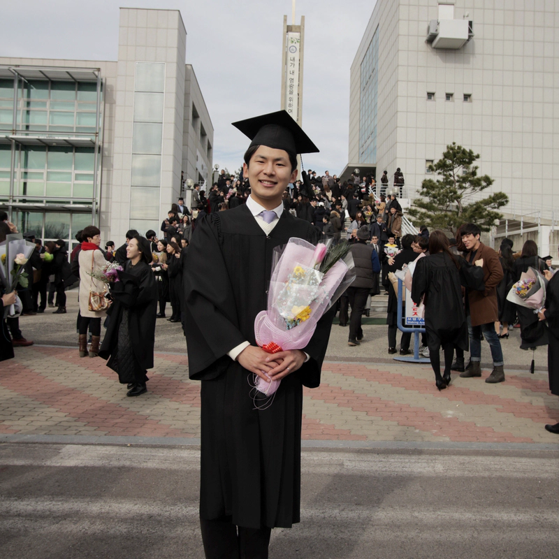 Announce my graduation with a Bachelor in Mechanical and Control Engineering