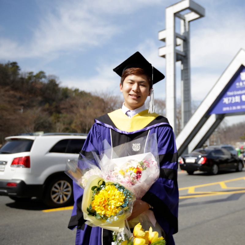 Announce my graduation with a Master in Aerospace Engineering