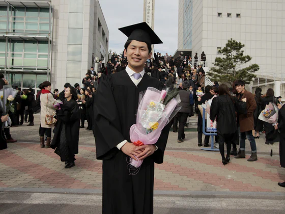 Announce my graduation with a Bachelor in Mechanical and Control Engineering