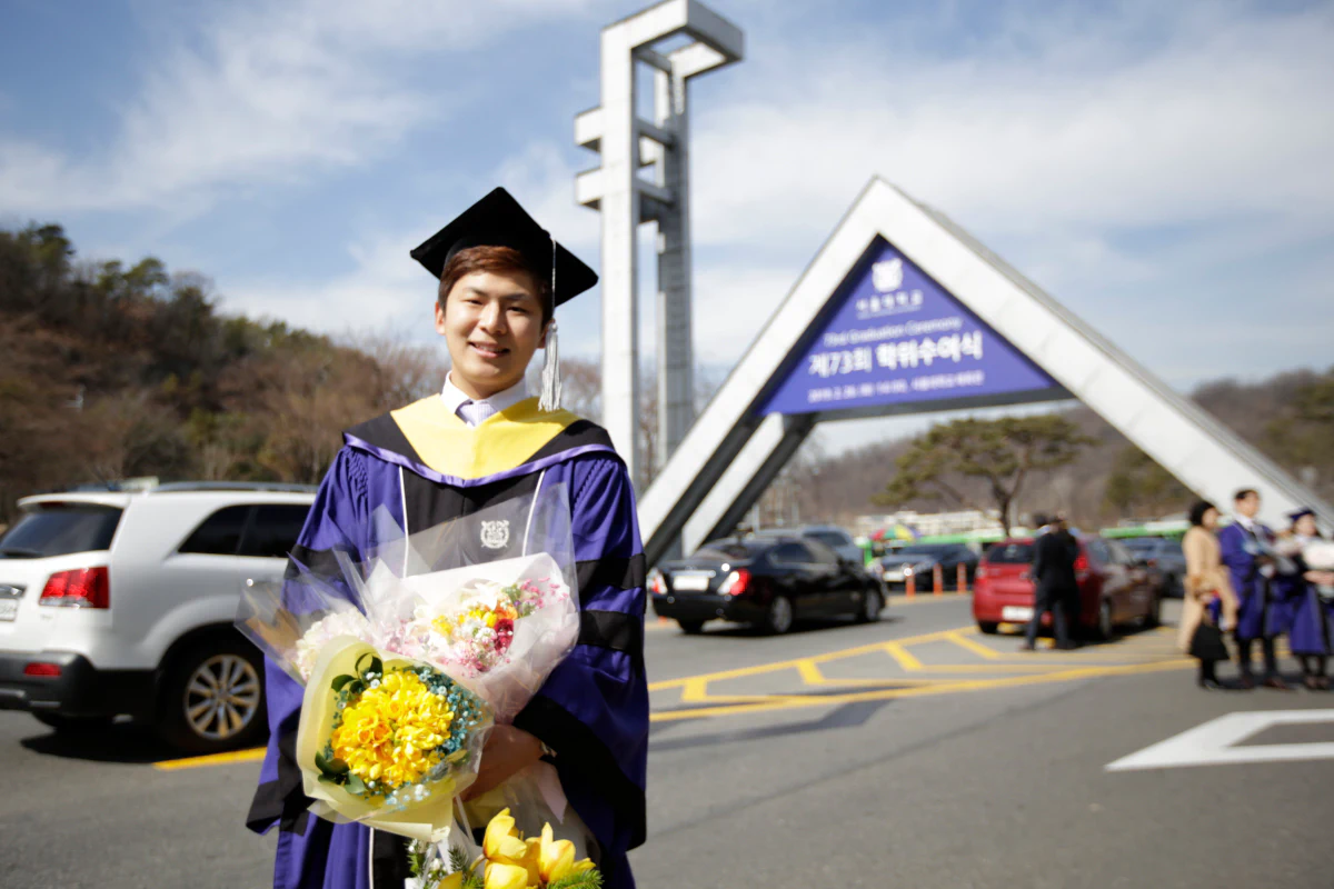 Announce my graduation with a Master in Aerospace Engineering