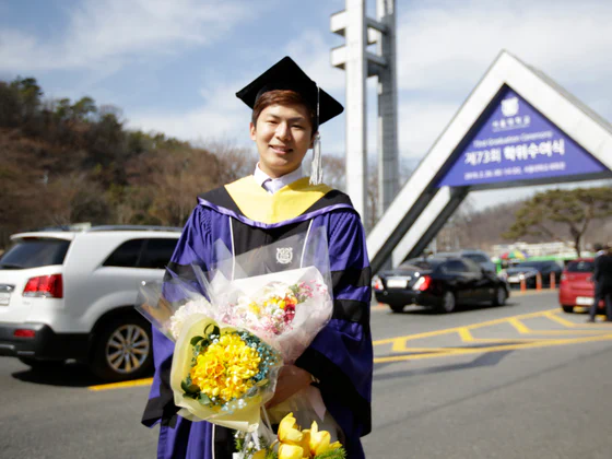 Announce my graduation with a Master in Aerospace Engineering
